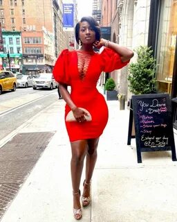 Lisa Yaro Flaunts Her Boobs at the 2021 Tribeca Film Festiva