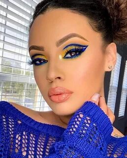 Royal blue 💙 Beauty look b Dramatic makeup, Simple makeup, T