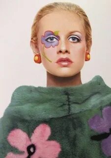 #twiggy flower power #60s Hippie makeup, Twiggy, Twiggy hair