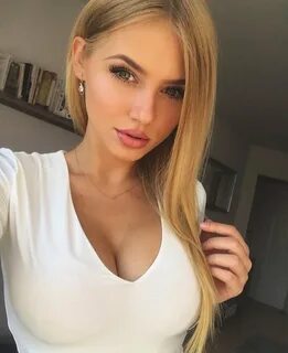 30 Hot And Sexy Cleavage Girls - Barnorama