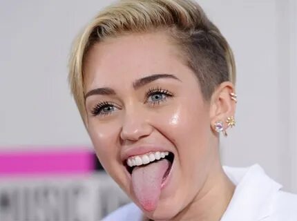 Daarom toont Miley Cyrus altijd haar tong Het Nieuwsblad