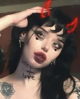 𝒑 𝒊 𝒏 𝒕 𝒆 𝒓 𝒆 𝒔 𝒕: 𝒆 𝒎 𝒆 𝒍 𝒚 𝒇 𝒖 𝒍 * - ✧ in 2020 Edgy makeup