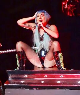 Леди Гага на сцене