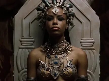 Akasha 🖤 Queen of the damned, Aaliyah, Vampire queen
