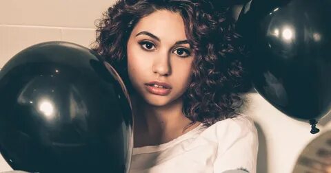 What do guys think about my future wife?? Alessia Cara - /mu