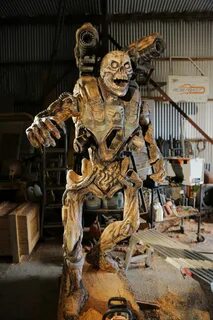 Австралийский скульптор выпилил Ревенанта из DOOM бензопилой