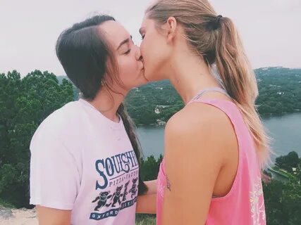 Lesbian Kissing And Loving In Europe - dni-tango.eu