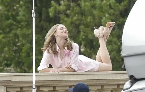 Amanda Seyfried - on the set of a photoshoot in Paris 3 - 31