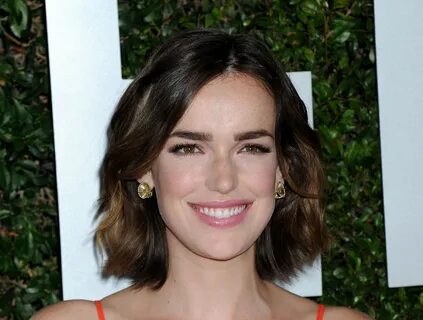 Elizabeth henstridge measurements
