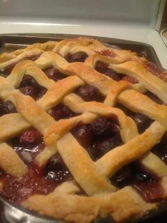 File:From scratch cherry pie, July 2009.jpg - Wikimedia Comm