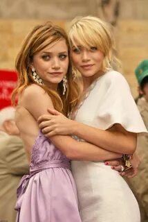World Hot Actress: Mary-Kate and Ashley Olsen Twins hot phot