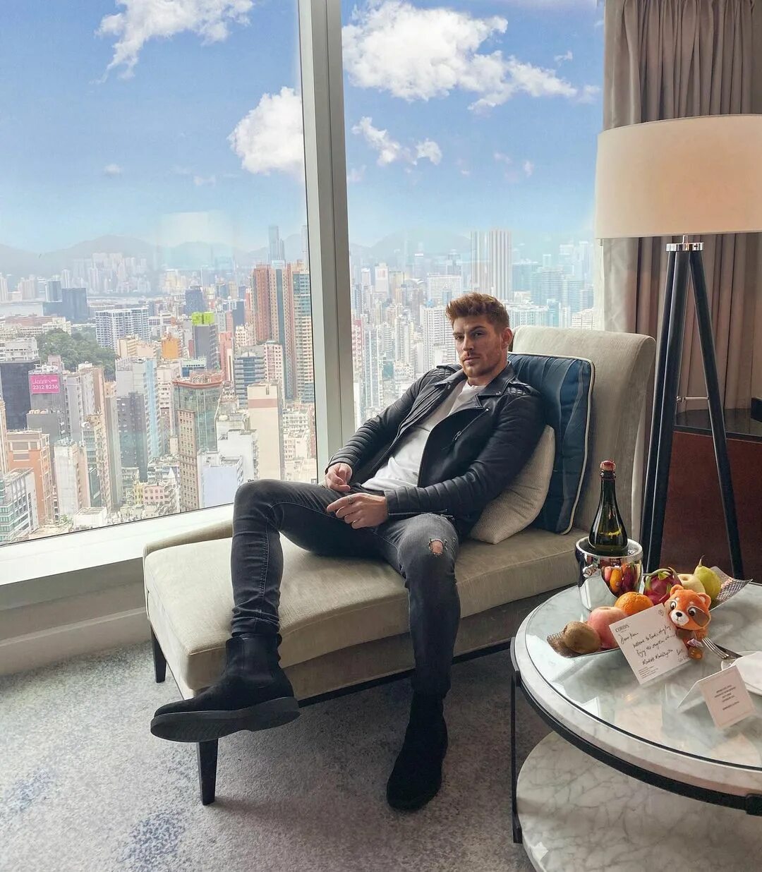 KEN BEK 肯-白 克 в Instagram: "Staycation time 🤩 🍾 🌟 ❤ At this day and...
