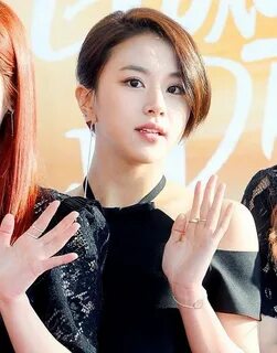 Netizens think TWICE Chaeyoung's new short hairdo is a big n