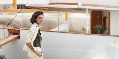 Cuando la mayor musa de la moda, Inés de la Fressange, diseñ