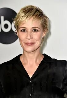 Liza Weil Messy Cut - Liza Weil Hair Looks - StyleBistro