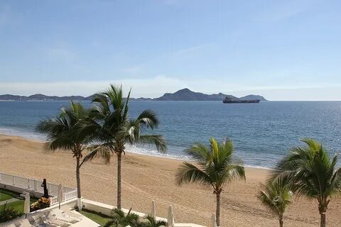File:Morning view of Manzanillo's Beach in Colima, México..J