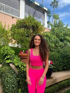 Madison Pettis on Twitter: "Think Pink 💕 Get any 2 @fabletic