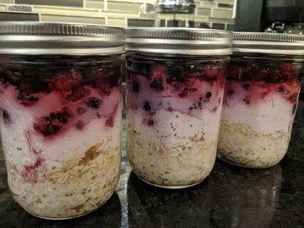 Low Calorie Overnight Oats / 1 - Cover the bowl and place in