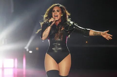 Demi Lovato Performing on tour in California - Celebzz - Cel