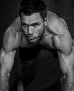 Colton Underwood Poses NUDE In Hot New Photoshoot