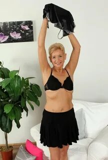 Sexy short haired mature gilf - 69 Pics xHamster