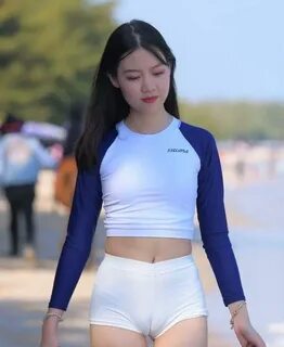ボ-ド"camel toe"の ピ ン.