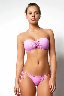 Elisandra Tomacheski Bikini (2) : Celebrity Stomach Body ins