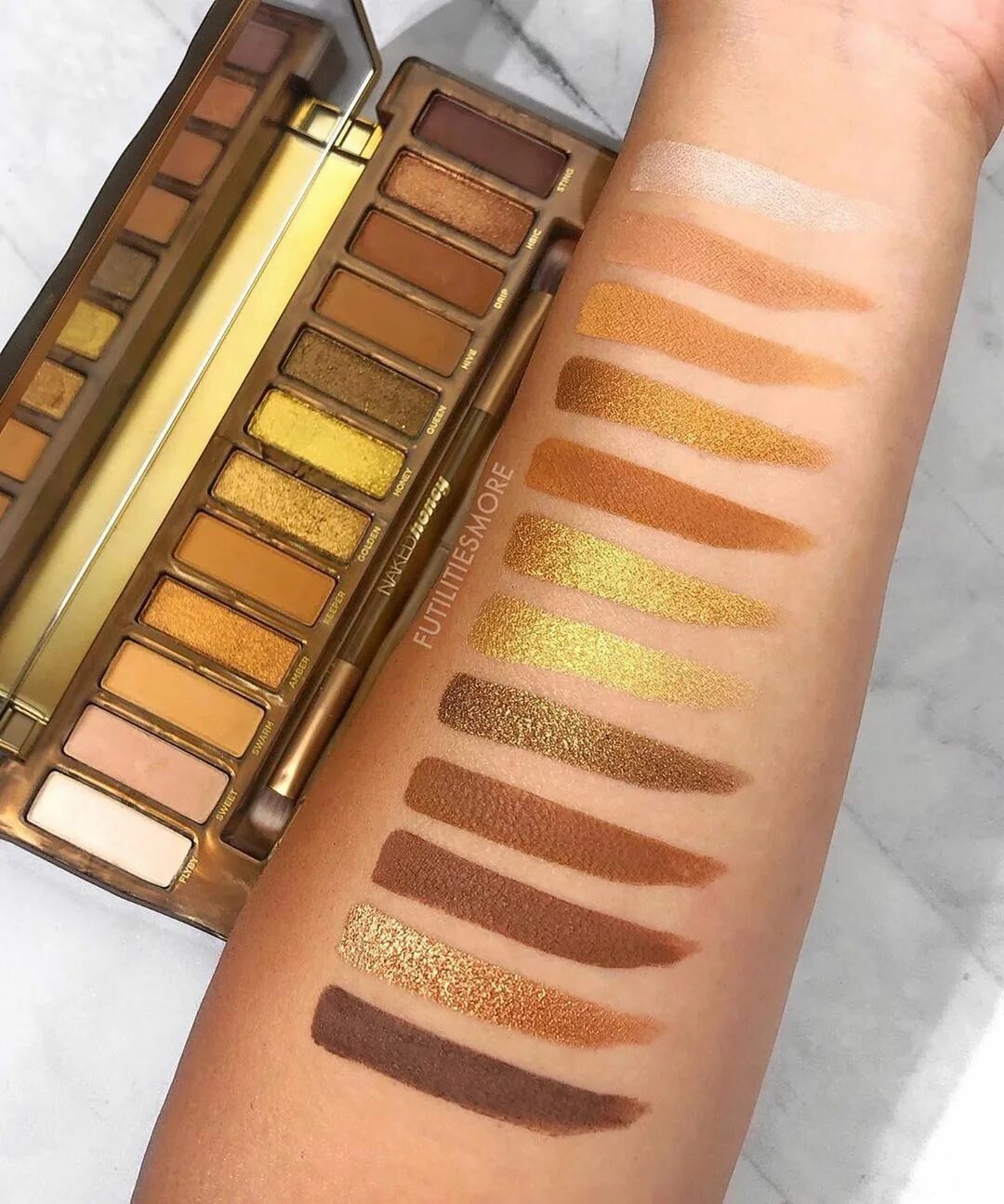 NAKED Honey Eyeshadow Palette, immediately swatches every shade* 🤤 Which s...