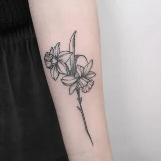 Nina_tattooer Daffodil tattoo, Tattoos, Flower tattoo design