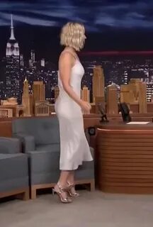 Jennifer Lawrence dancing is EXACTLY what you'd expect from 