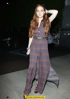 Lindsay Lohan upskirt flashes her pants paparazzi shots
