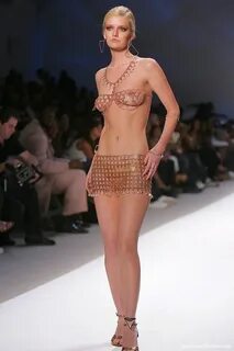Runway naked - Naked and Nude in Public Pictures