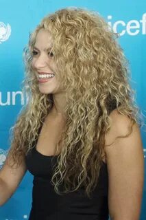 Shakira's Hairstyles & Hair Colors Steal Her Style