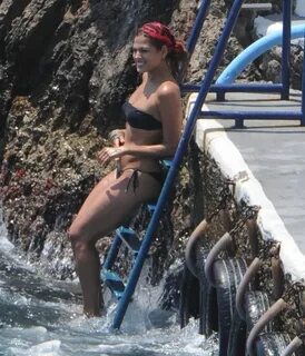 Eva Mendes in bikini (12 pics)