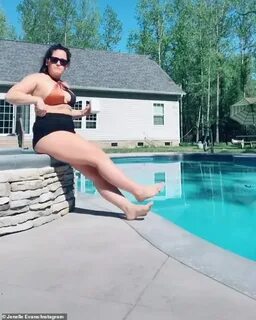 Jenelle Evans hits back at body shamers as she twerks by the