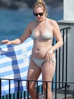 ELISABETH MOSS in Bikini on Vacation in Capri - HawtCelebs