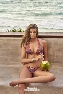 Robyn Lawley was photographed by Ruven Afanador in Mexico. R