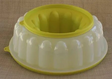 Tupperware 6 Cup Jel-Ring Jello Mold, Ice Ring, by Tupperwar