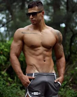 Slideshow hunks with big bulges.