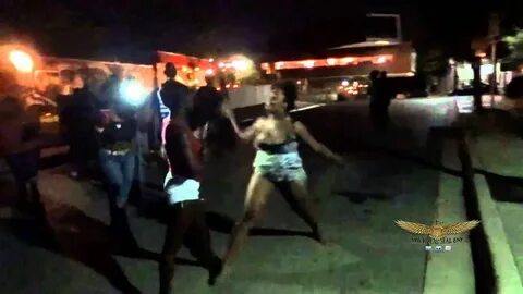Ghetto hood fight - Women fight in street Women fight, Fight