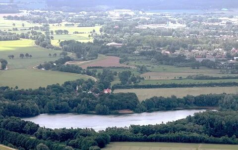 Datei:Wardenburg Tillysee aus der Luft.JPG - Wikipedia