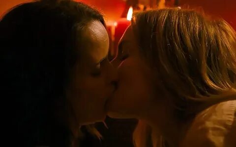 Heather Graham Lesbian Sex Scene - ScandalPost