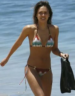 Jessica Alba luce culo en bikini por las playas de Hawái - L