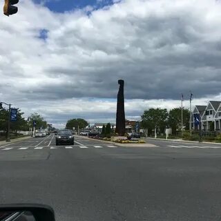 Bethany Totem Pole - Monument / Landmark
