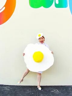 Last Minute DIY Fried Egg Costume Egg costume diy, Egg costu