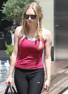 Amanda Seyfried Pictures. Hotness Rating = 9.61/10