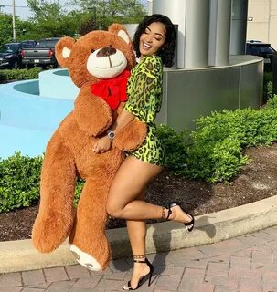 Shenseea Feet (44 photos) - feet.wiki