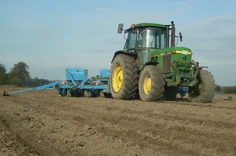 File:John Deere 4440 with Monosem seed drill.jpg - Wikimedia