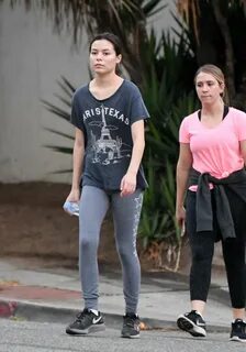 Miranda Cosgrove: Make up free with a friend in Los Angeles-