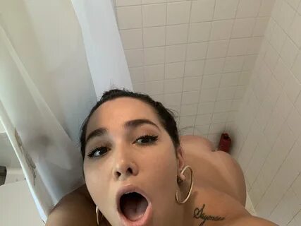 Karlee в Твиттере: "Did a lot of sucking in the shower https